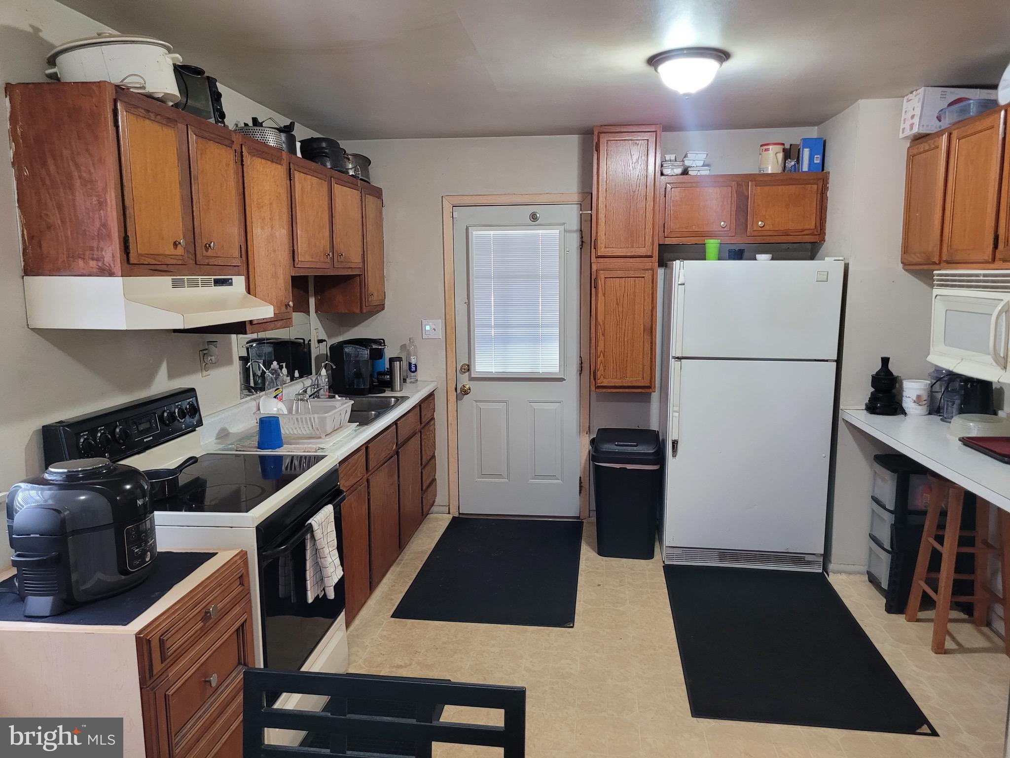 8106 Hog Neck Road Pasadena, MD 21122 - Photo 7 of 21 Kitchwn