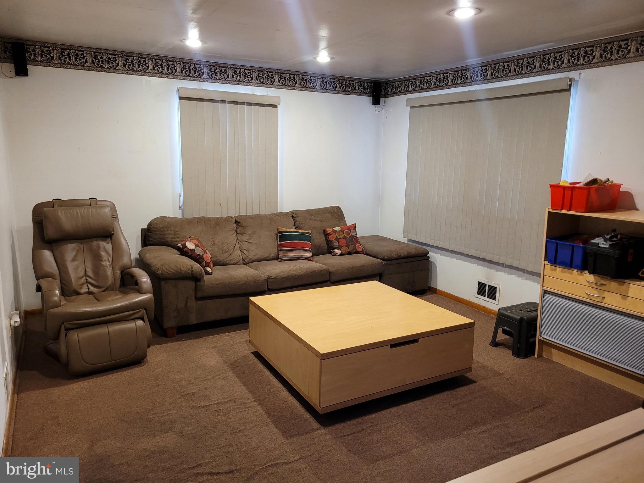 8106 Hog Neck Road Pasadena, MD 21122 - Photo 8 of 21 Living Room