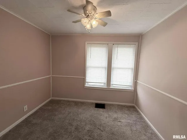 $59,900 | 205 North Plum Street, De Soto, IL 62924