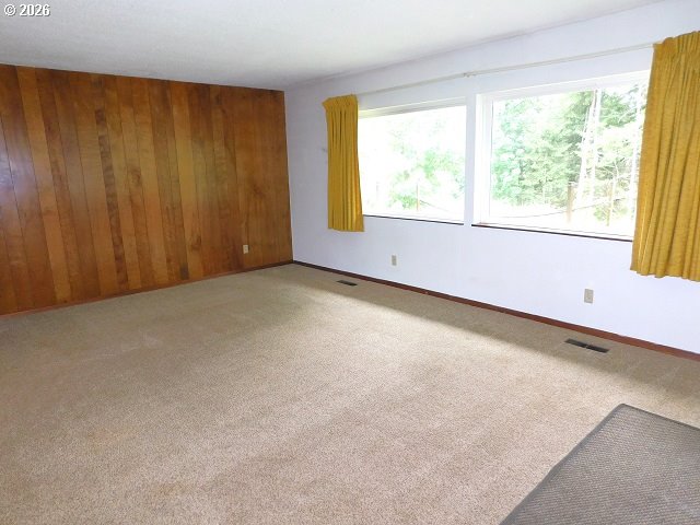 19512 Biggs Road Vernonia, OR 97064 - Photo 7 of 38 Living Room