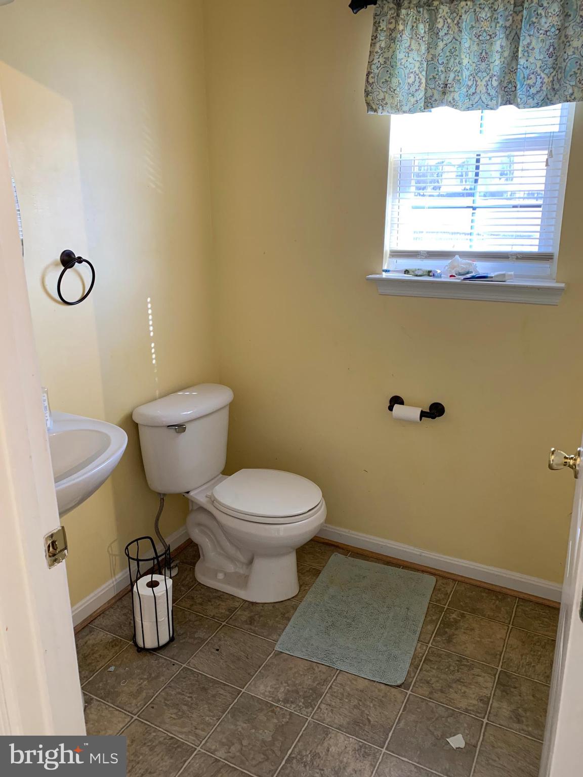 778 Holly Leaf Road Culpeper, VA 22701 - Photo 4 of 15 1/2 bath on main level