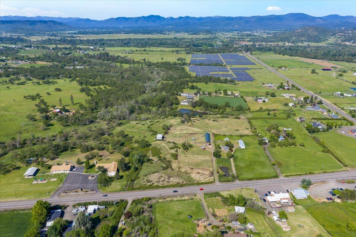 14717 Highway 62 Eagle Point, OR 97524 - Photo 6 of 14