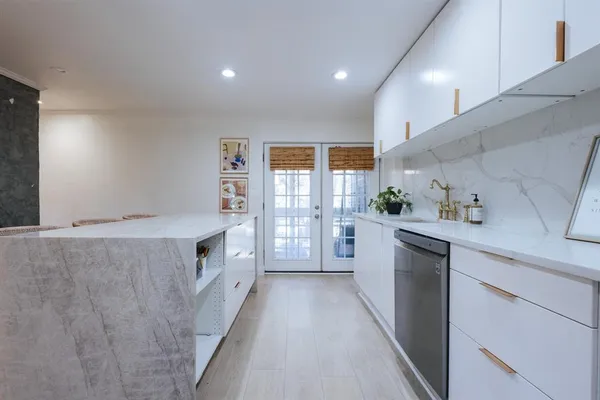 $1,600 | 5916 Birchbrook Drive, Unit 228, Dallas, TX 75206