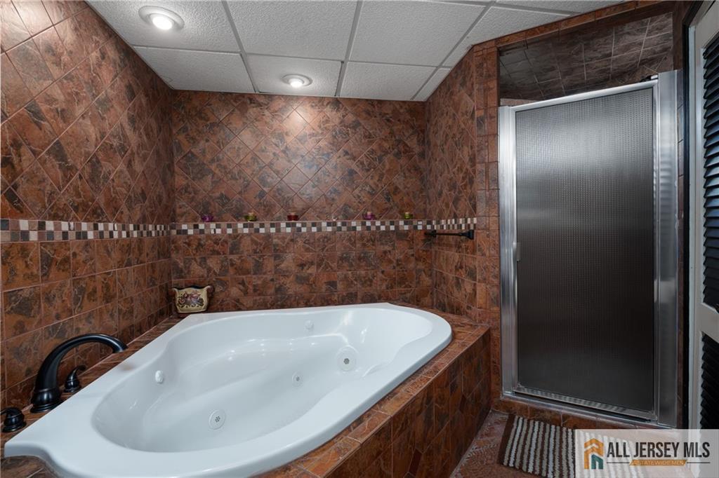 2025 Oak Tree Road Edison, NJ 08820 - Photo 24 of 29