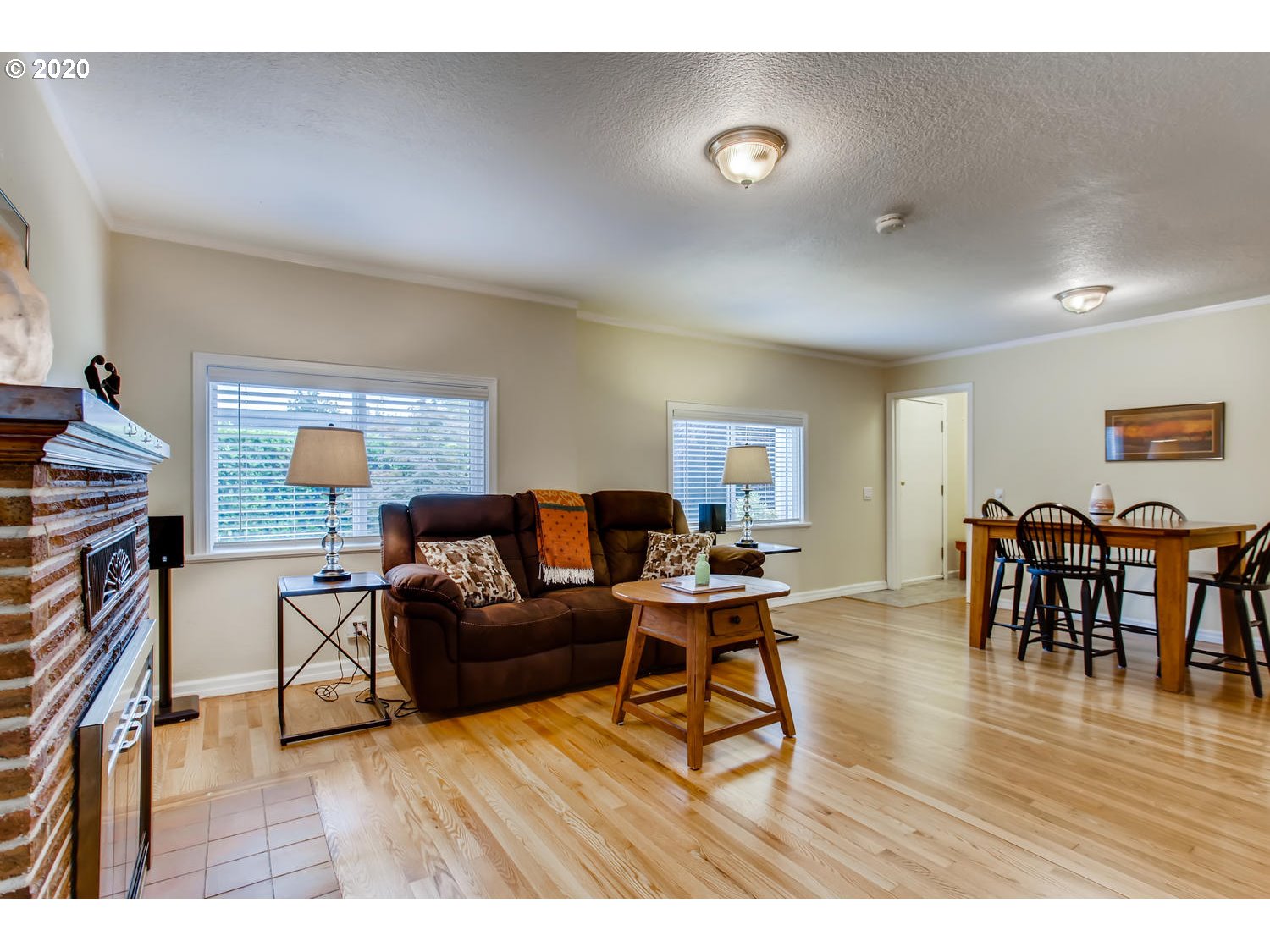 8005 Southwest Locust Street Portland, OR 97223 - Photo 3 of 28 Living Room/Dining Room