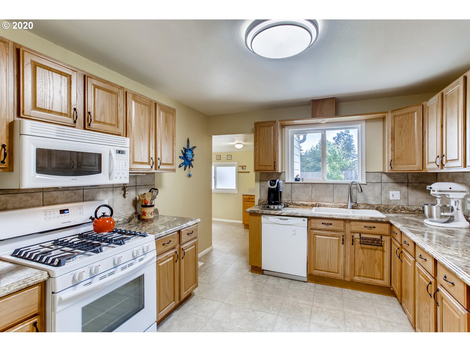 8005 Southwest Locust Street Portland, OR 97223 - Photo 6 of 28 Kitchen