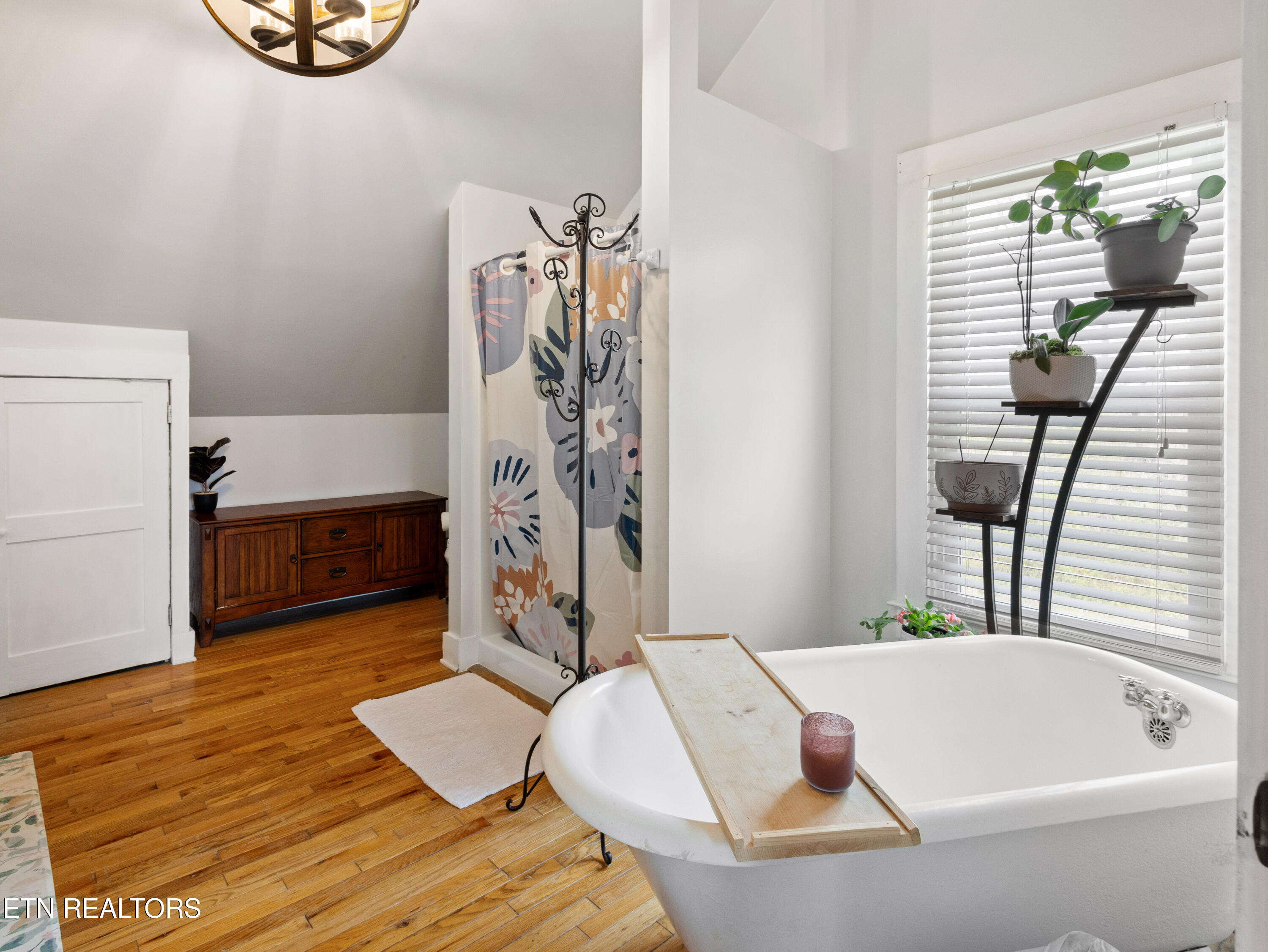 7220 Washington Pike Corryton, TN 37721 - Photo 33 of 60 Master Bath 1