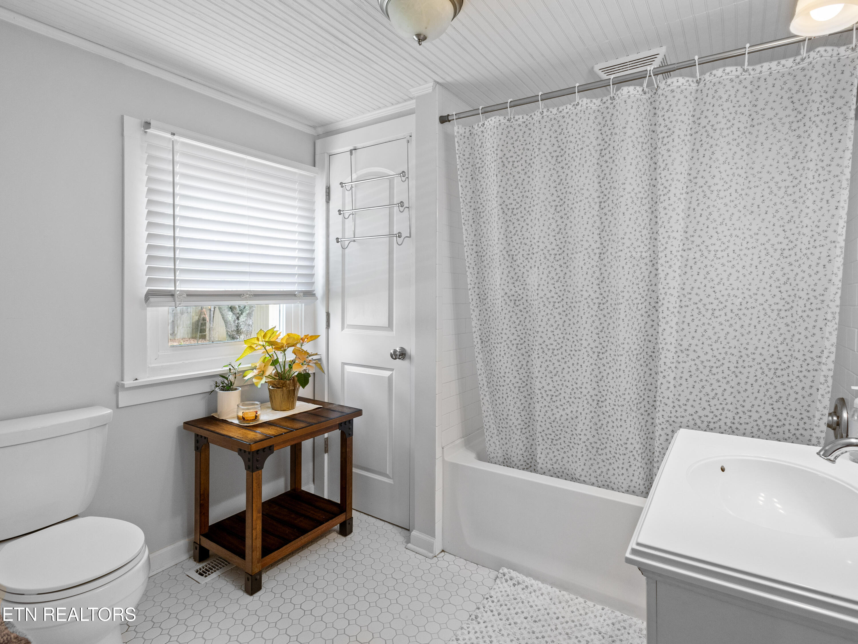 7220 Washington Pike Corryton, TN 37721 - Photo 42 of 60 Bathroom 3