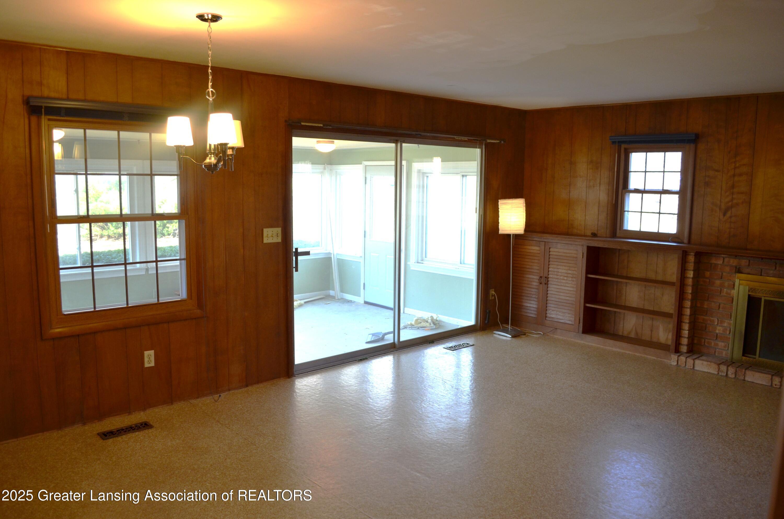 2414 Hampshire Road Lansing, MI 48911 - Photo 8 of 48 Family Room