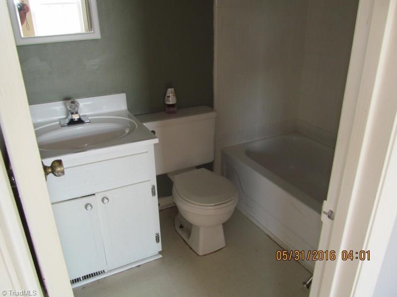 5711 Bramblegate Road, Unit E Greensboro, NC 27409 - Photo 23 of 28 Gallery Image 23