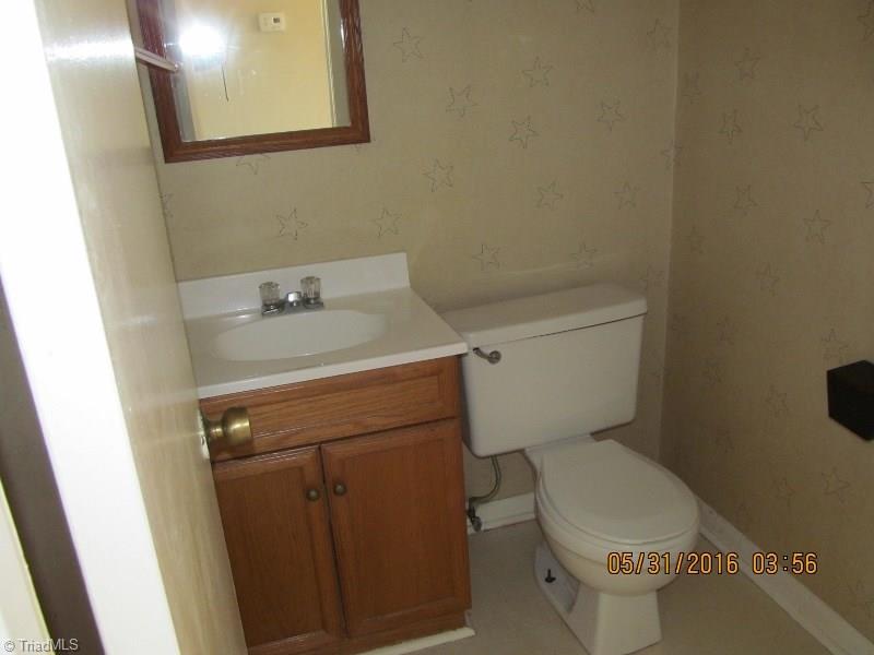 5711 Bramblegate Road, Unit E Greensboro, NC 27409 - Photo 8 of 28 Gallery Image 8
