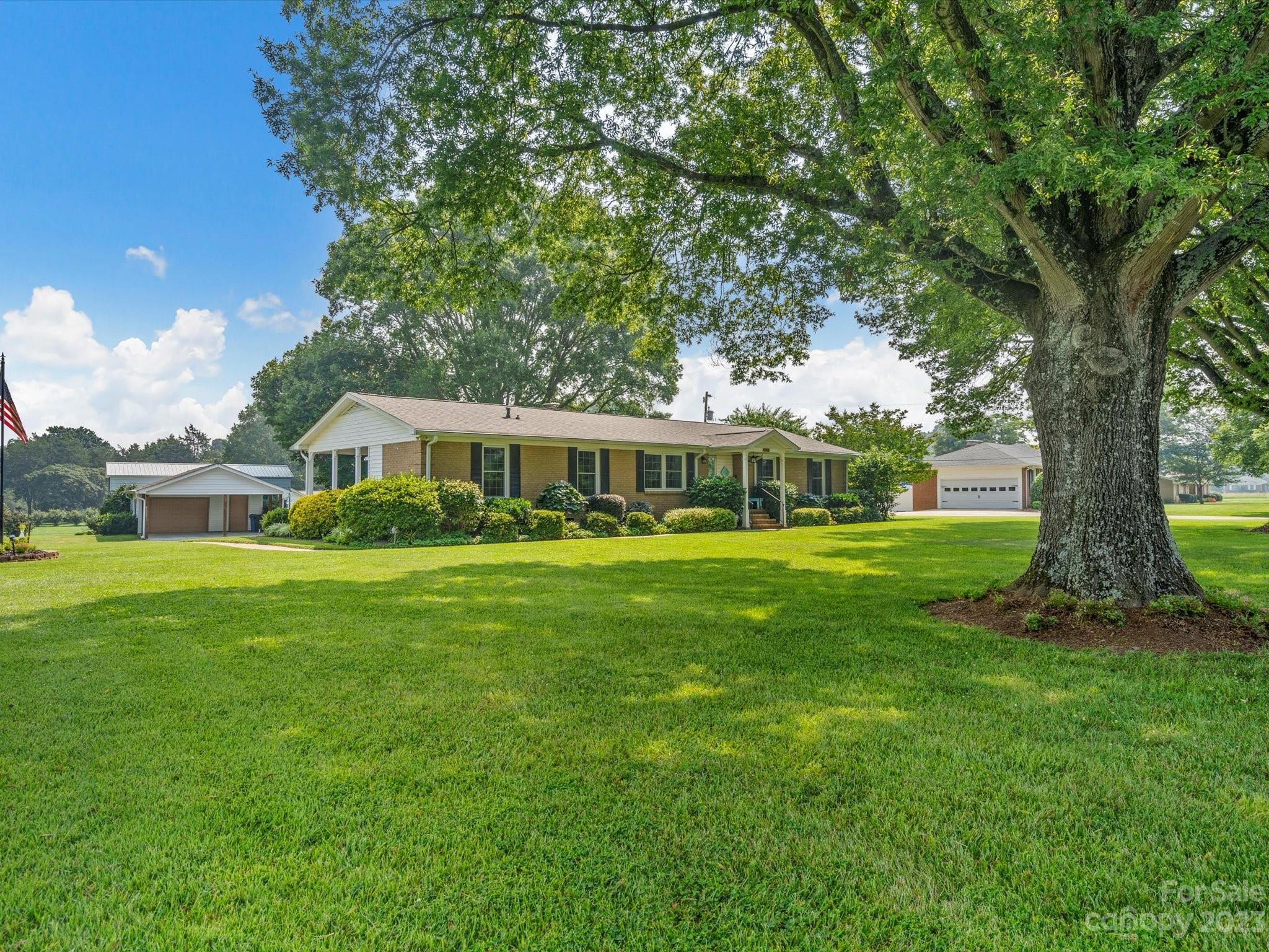 12101 Idlewild Road Matthews, NC 28105 - Photo 2 of 45