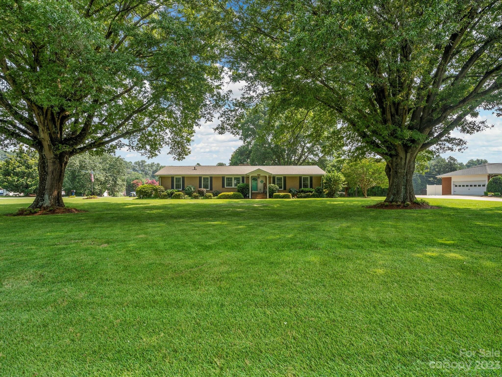 12101 Idlewild Road Matthews, NC 28105 - Photo 4 of 45
