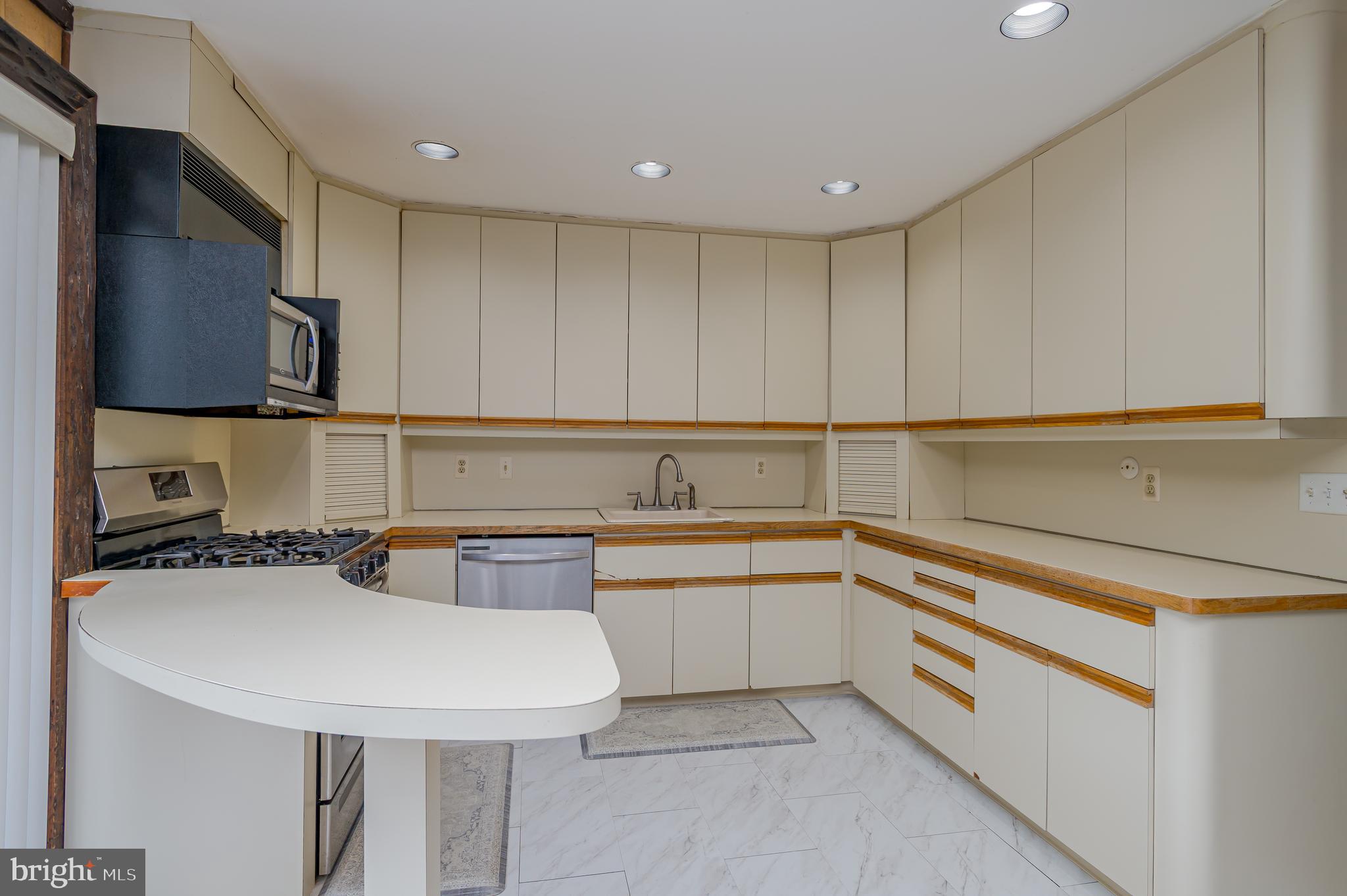 336 Bolton Road East Windsor, NJ 08520 - Photo 12 of 34