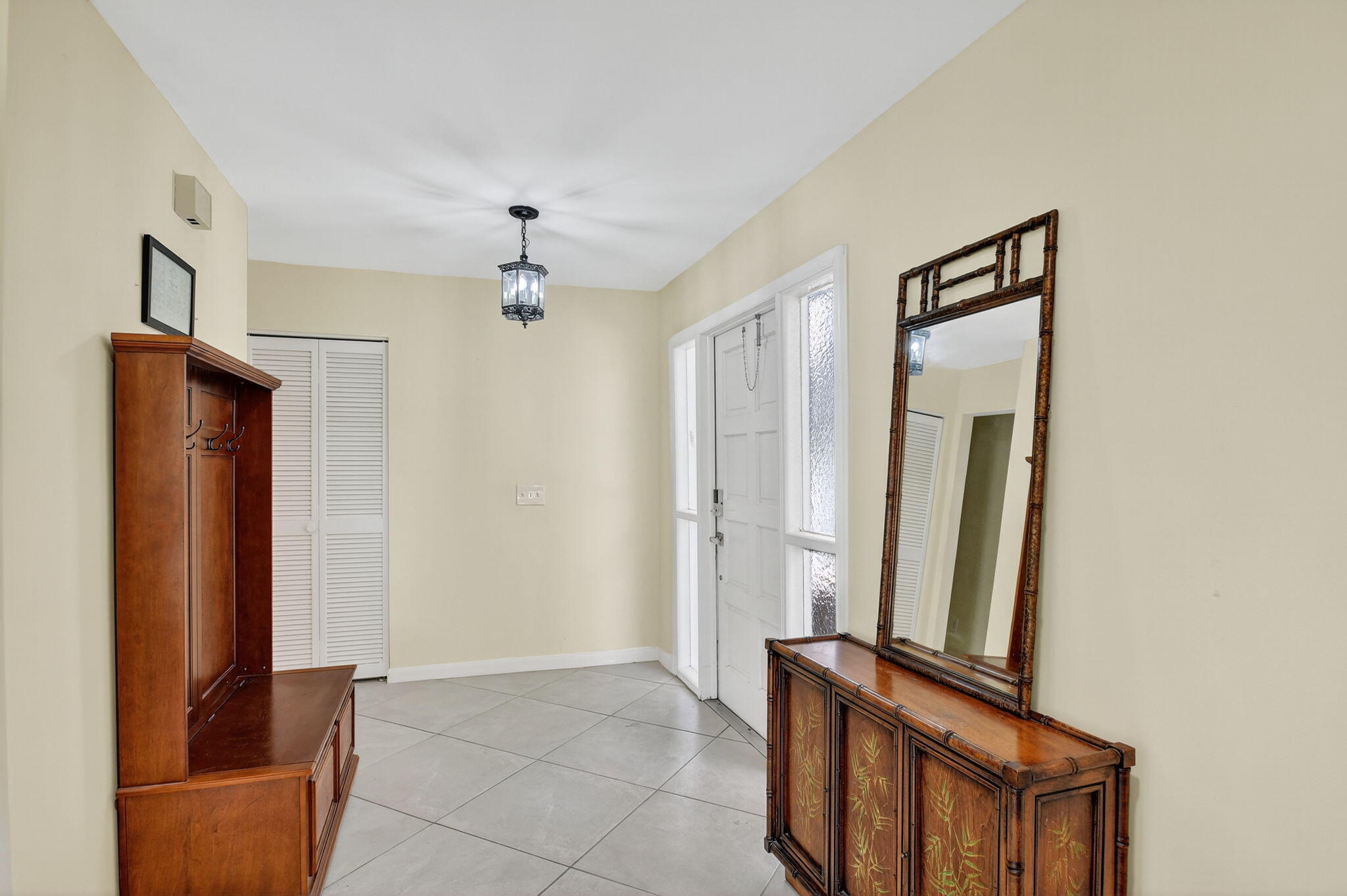 324 Orange Tree Drive, Unit 5 Atlantis, FL 33462 - Photo 9 of 29 a view of an entryway with a mirror