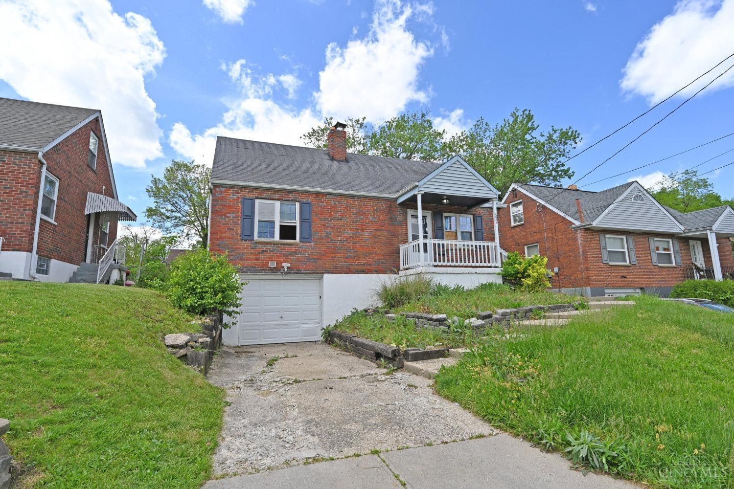 527 Virgil Road Cincinnati, OH 45238 - Photo 2 of 34
