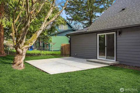 $949,900 | 14205 77th Avenue Northeast, Kirkland, WA 98034