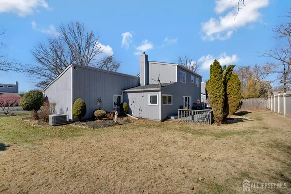 a view of a house with backyard
