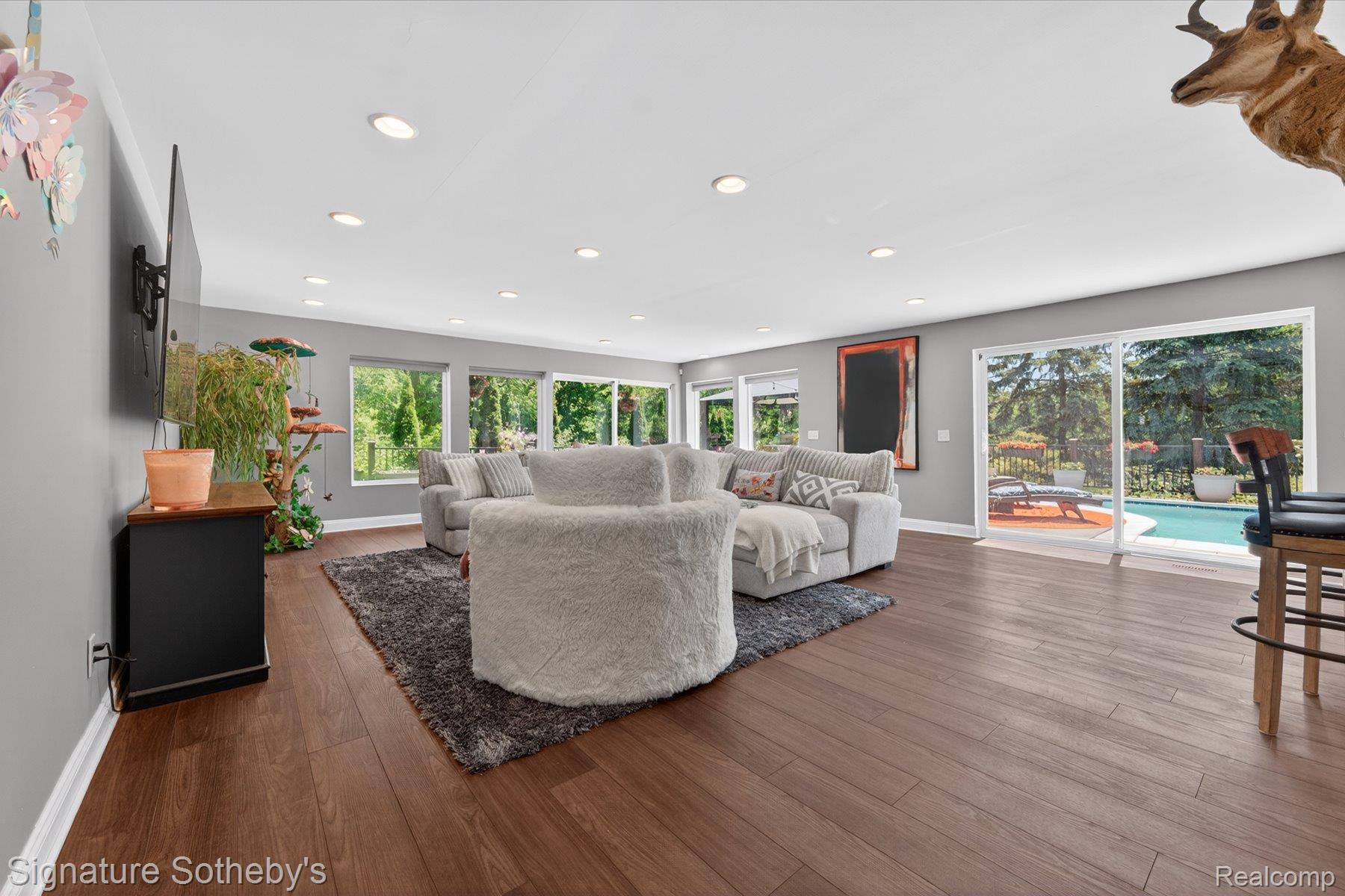30650 Lahser Road Franklin, MI 48025 - Photo 21 of 93 017-30650-Lahser-Rd-Beverly-Hills-MI-48025-WindowStill.jpg