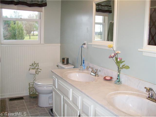 264 Becktown Road Mocksville, NC 27028 - Photo 9 of 15 Master Bath/Spa.
