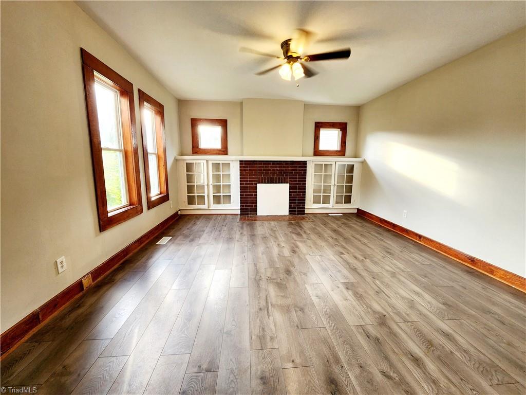 5219 Old Rural Hall Road Winston-Salem, NC 27105 - Photo 5 of 18 Living Room