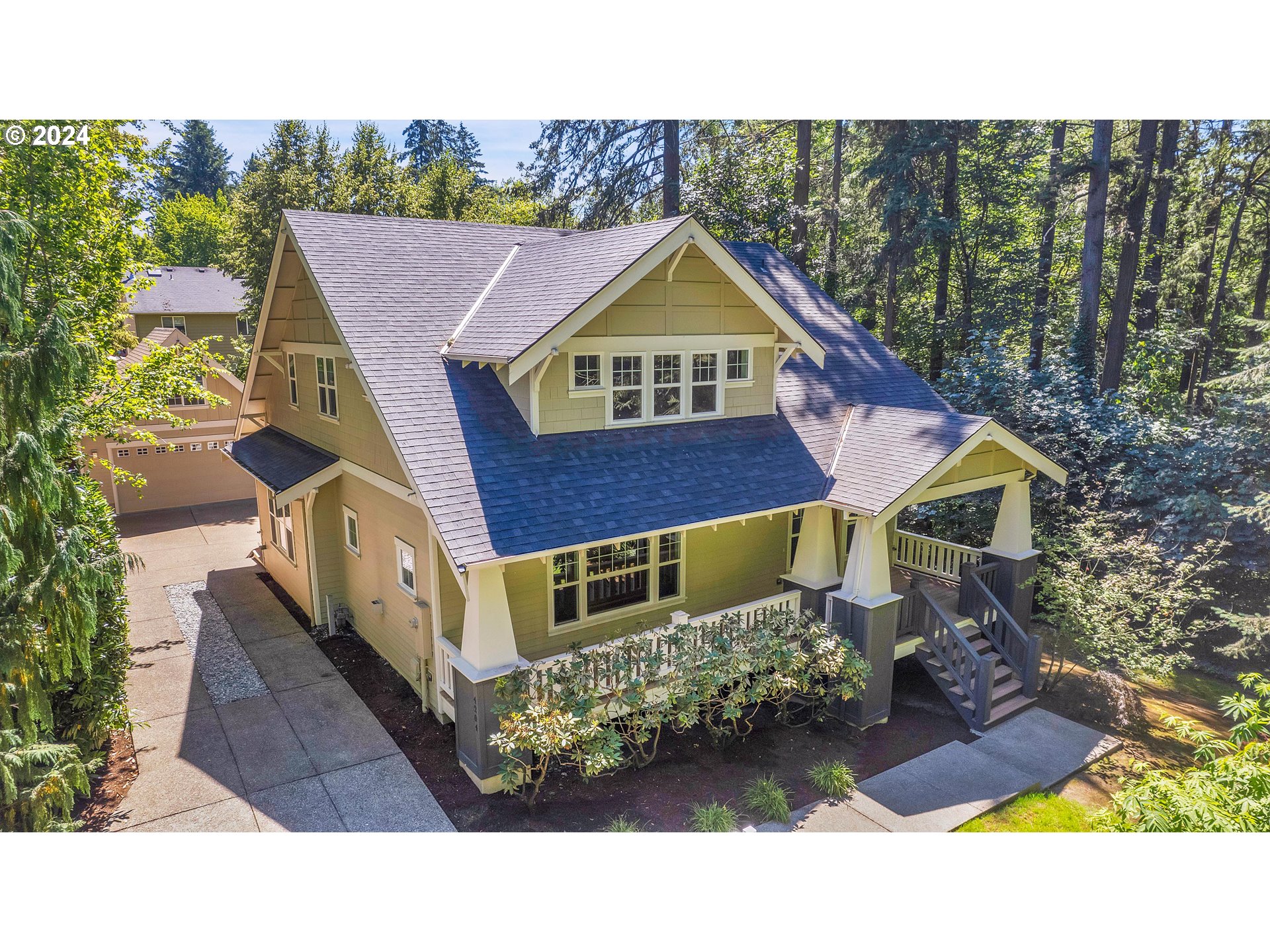 4204 Southwest Alice Street Portland, OR 97219 - Photo 1 of 48 Gallery Image 1