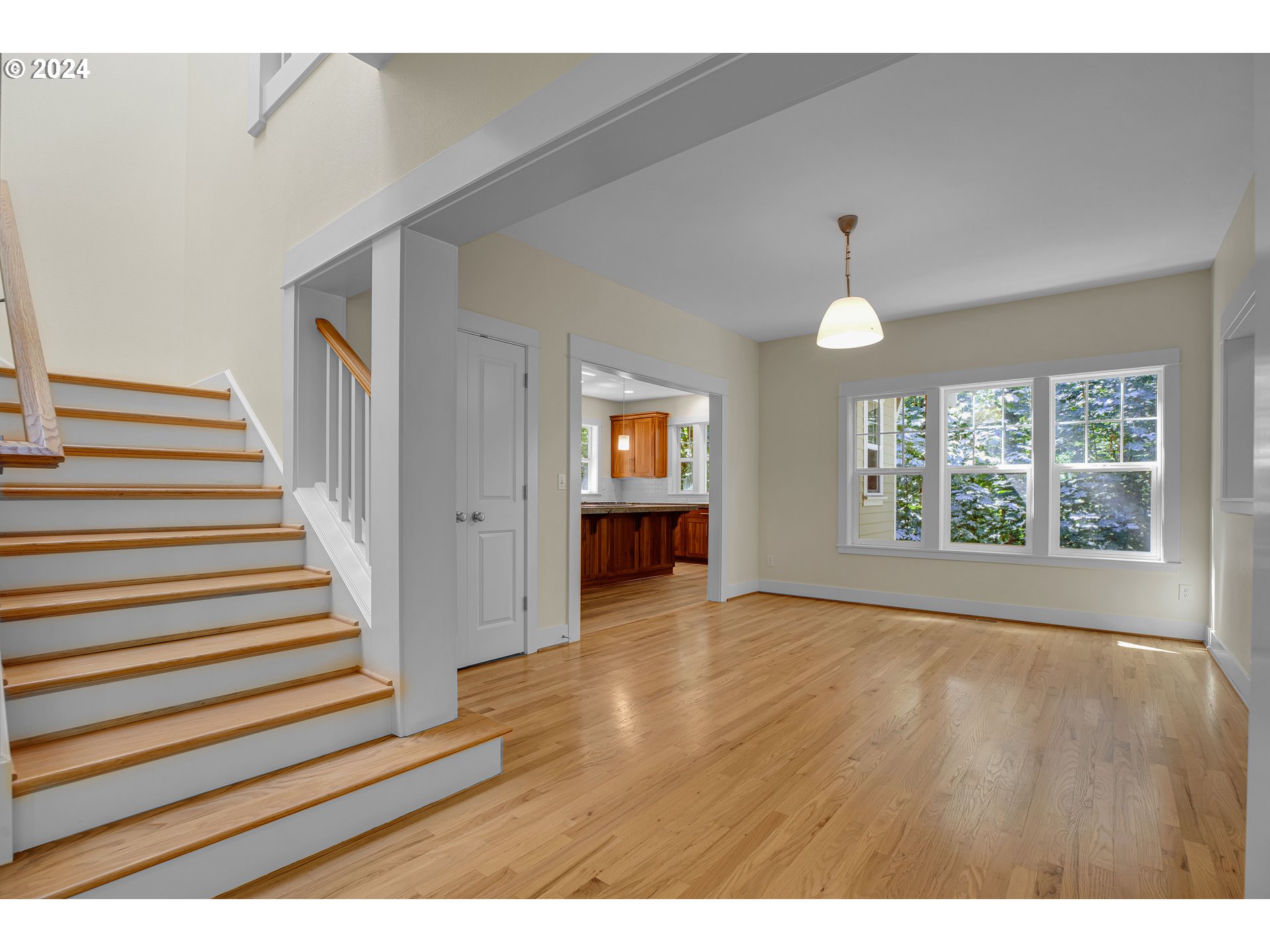 4204 Southwest Alice Street Portland, OR 97219 - Photo 11 of 48 Gallery Image 11