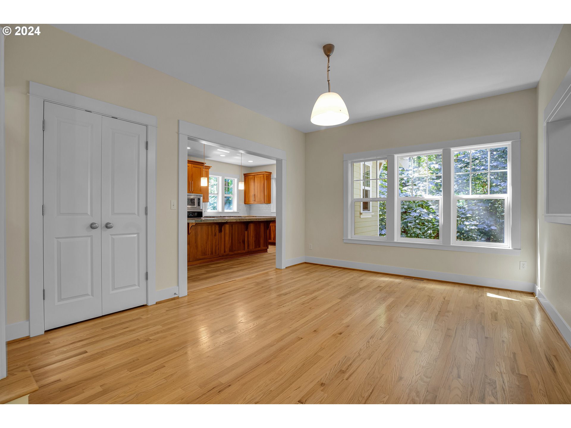 4204 Southwest Alice Street Portland, OR 97219 - Photo 12 of 48 Gallery Image 12