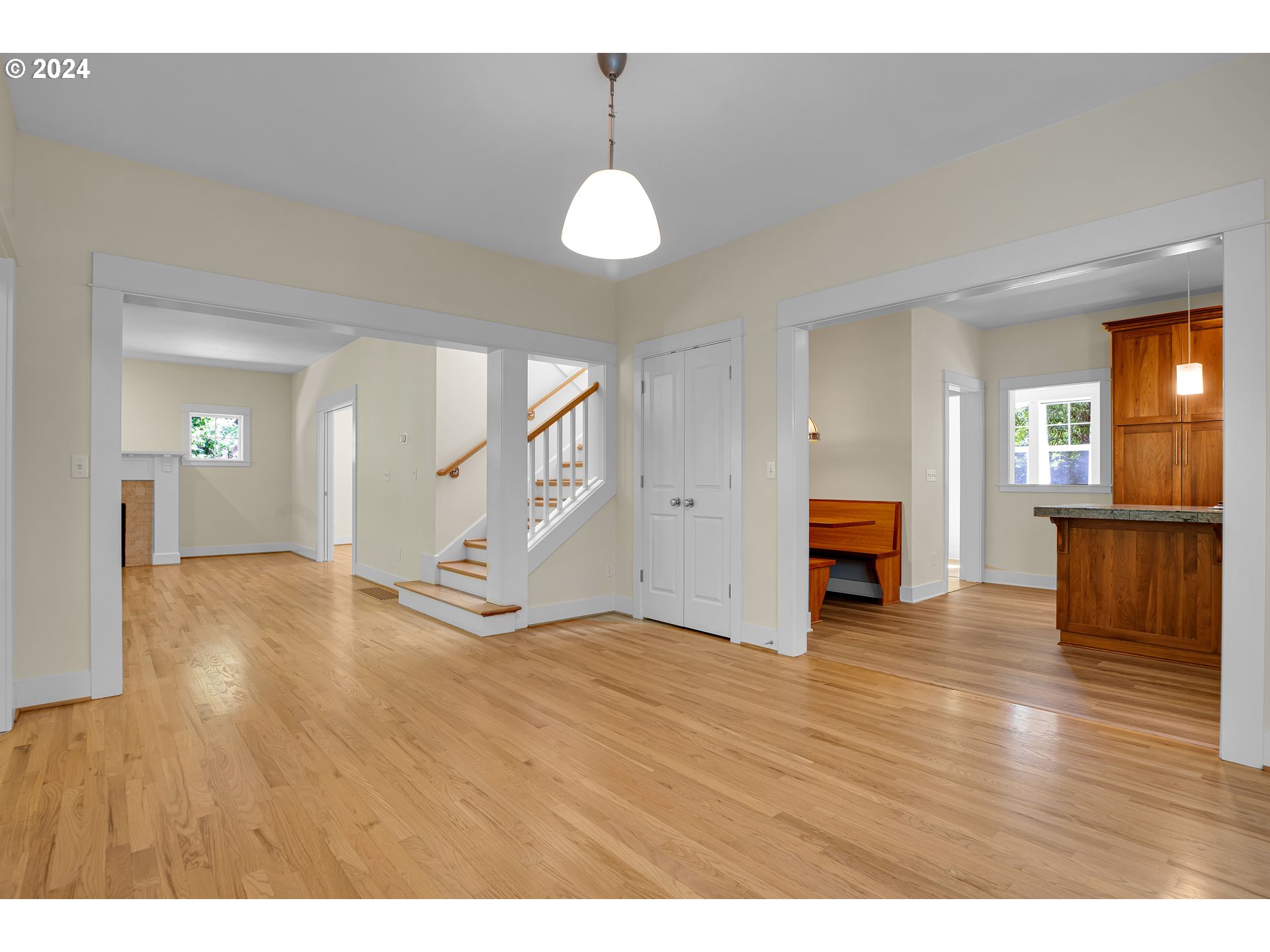 4204 Southwest Alice Street Portland, OR 97219 - Photo 14 of 48 Gallery Image 14