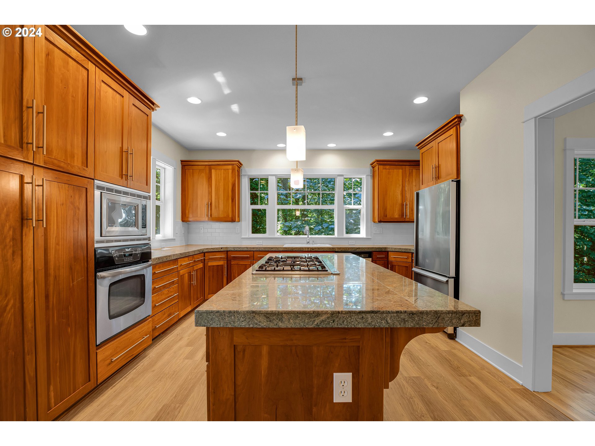 4204 Southwest Alice Street Portland, OR 97219 - Photo 18 of 48 Gallery Image 18