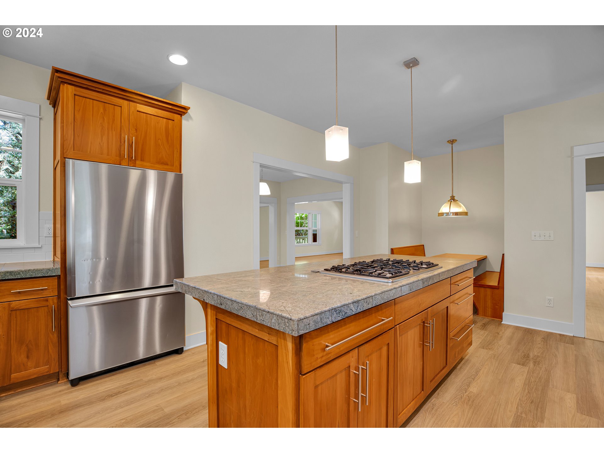 4204 Southwest Alice Street Portland, OR 97219 - Photo 19 of 48 Gallery Image 19