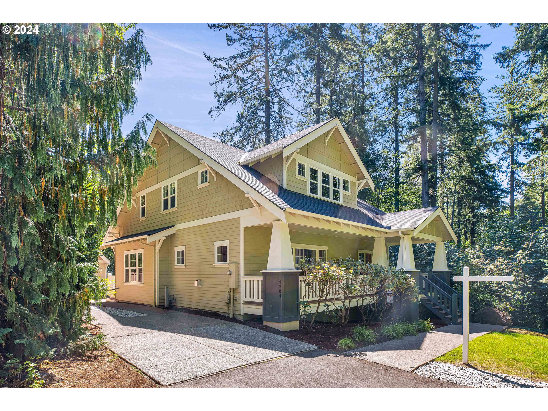 4204 Southwest Alice Street Portland, OR 97219 - Photo 2 of 48 Gallery Image 2