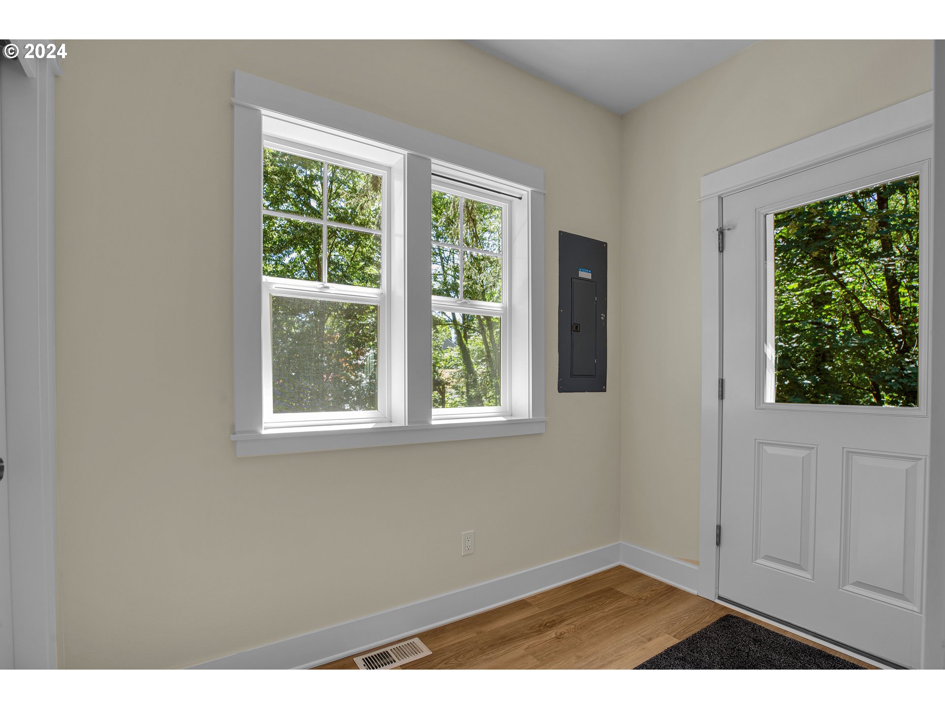 4204 Southwest Alice Street Portland, OR 97219 - Photo 21 of 48 Mud Room