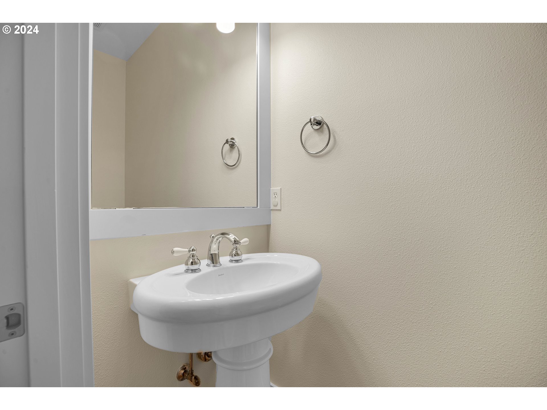 4204 Southwest Alice Street Portland, OR 97219 - Photo 23 of 48 Partial Bath