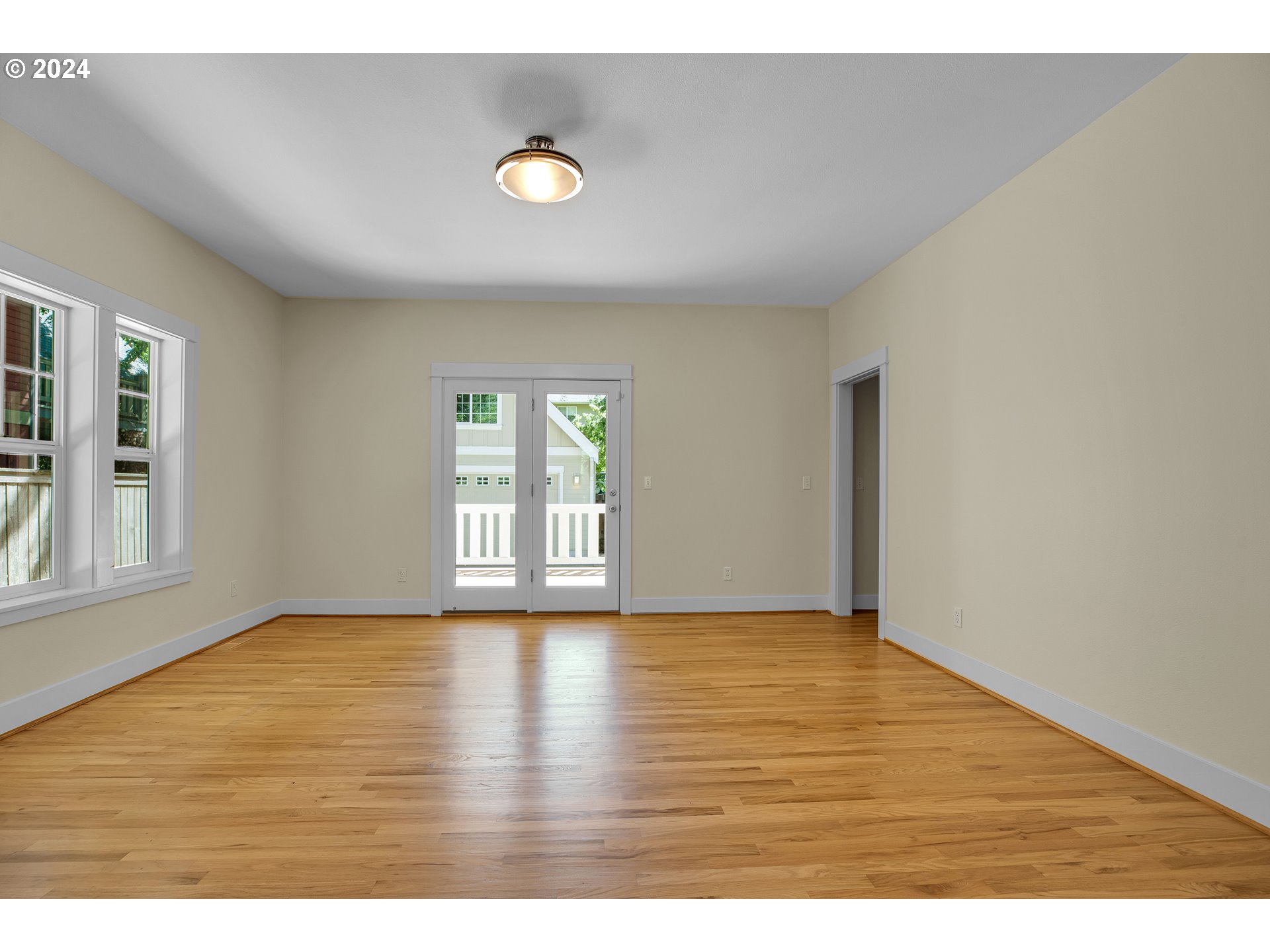 4204 Southwest Alice Street Portland, OR 97219 - Photo 24 of 48 Family Room