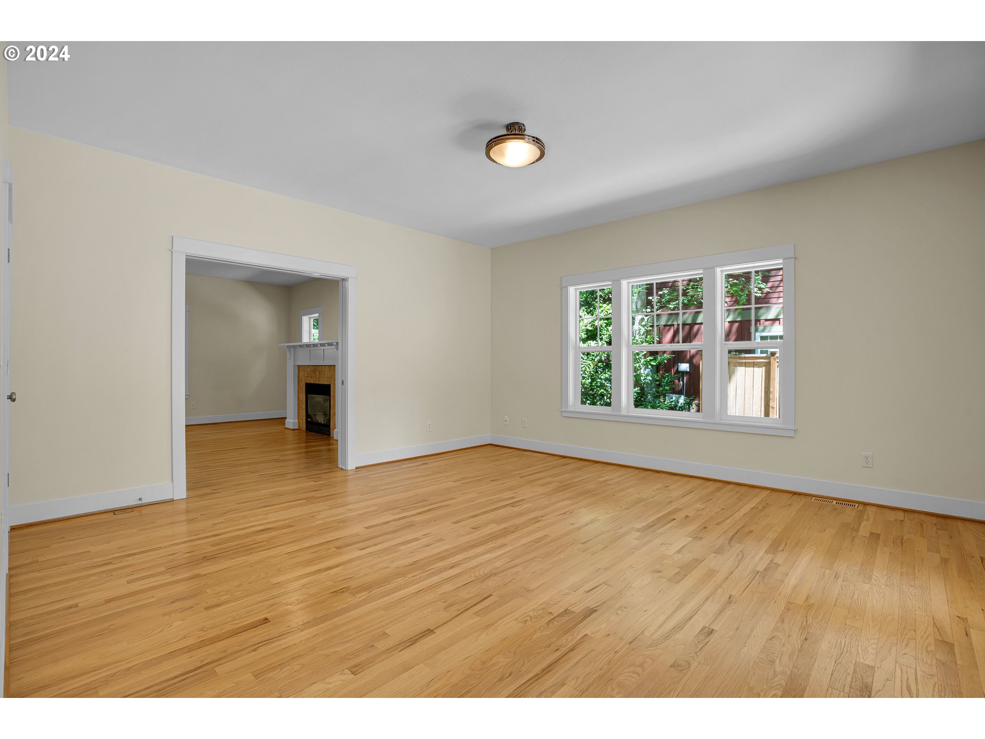 4204 Southwest Alice Street Portland, OR 97219 - Photo 25 of 48 Family Room