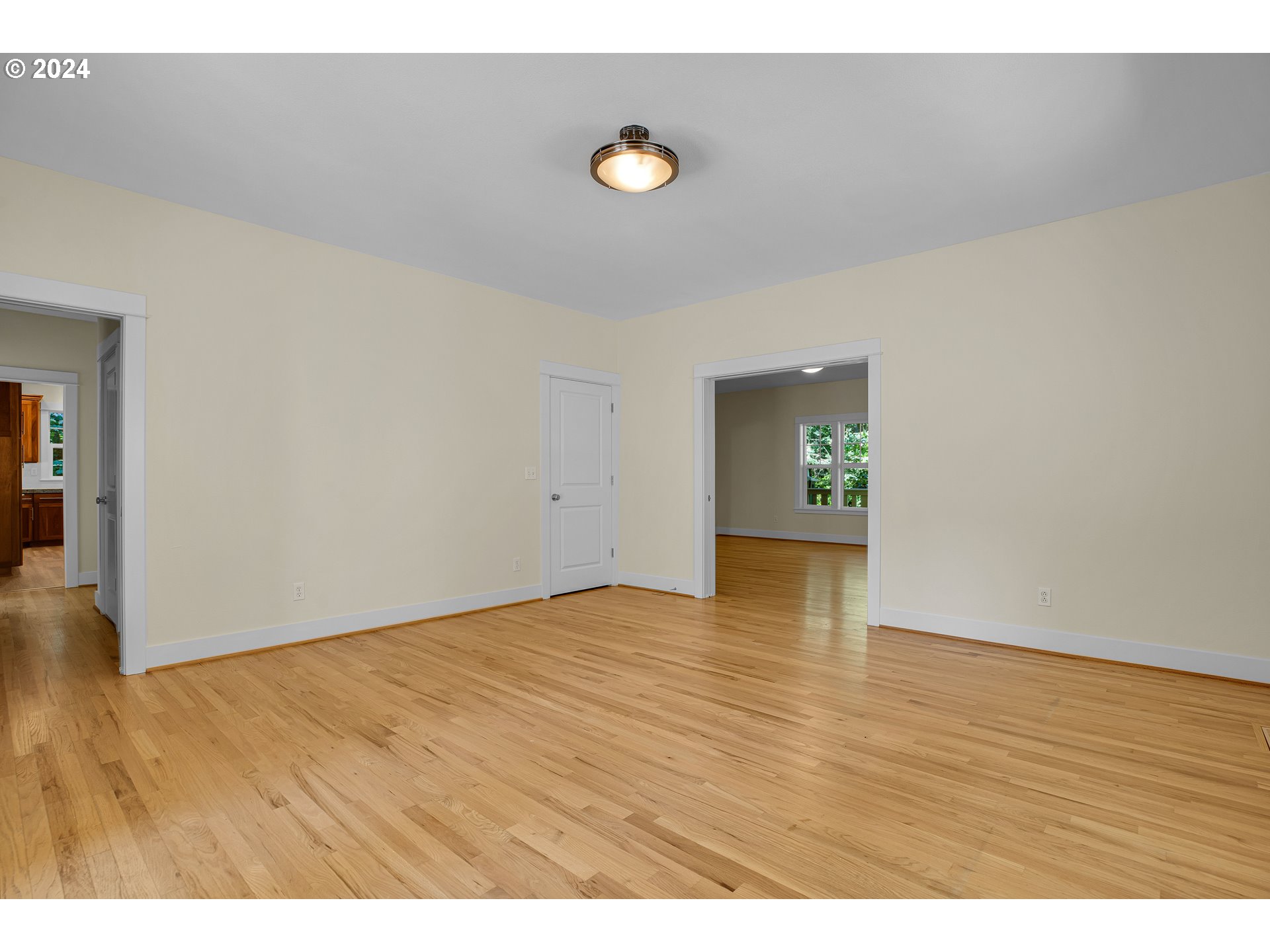 4204 Southwest Alice Street Portland, OR 97219 - Photo 26 of 48 Family Room