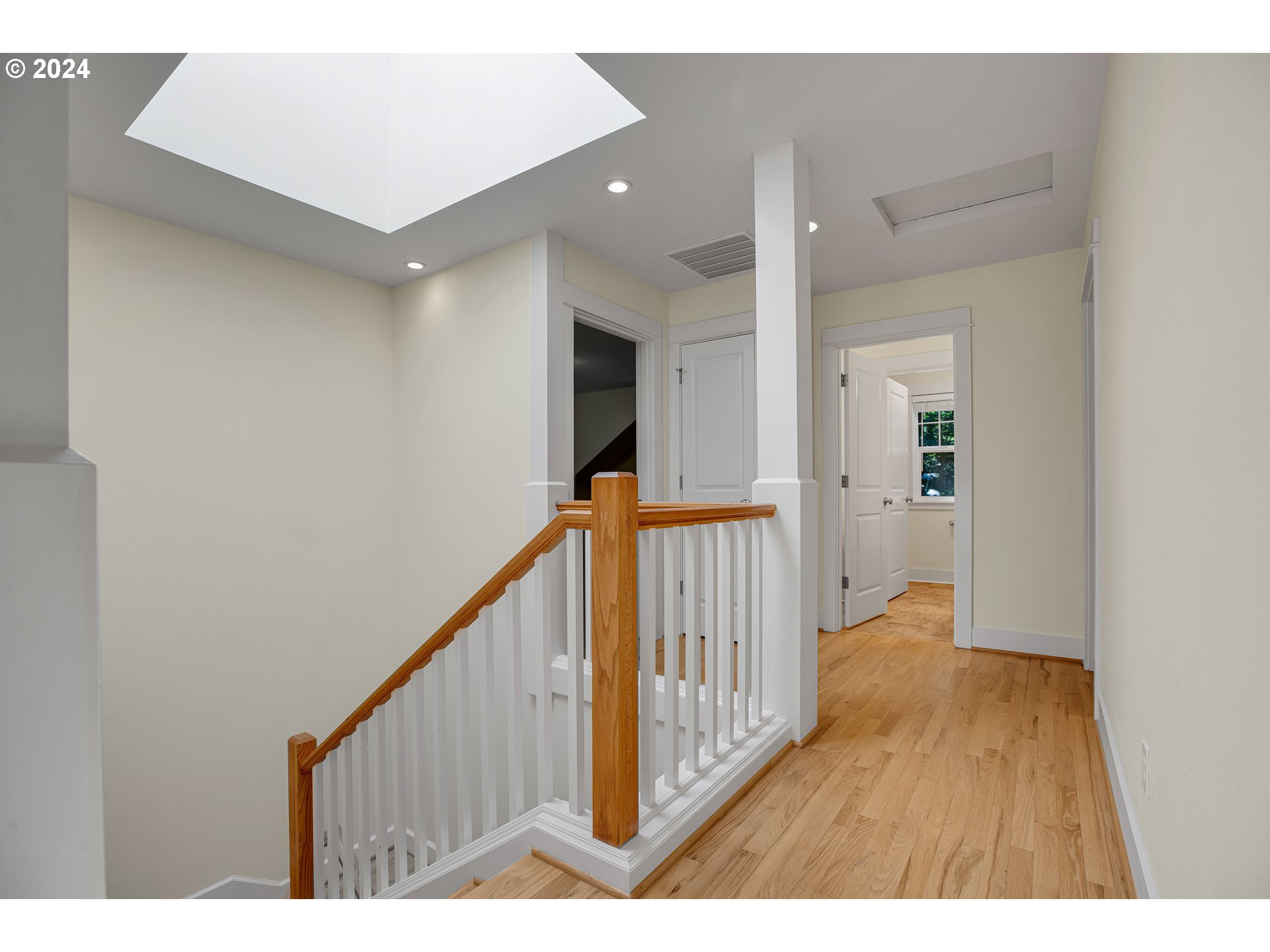 4204 Southwest Alice Street Portland, OR 97219 - Photo 27 of 48 Gallery Image 27