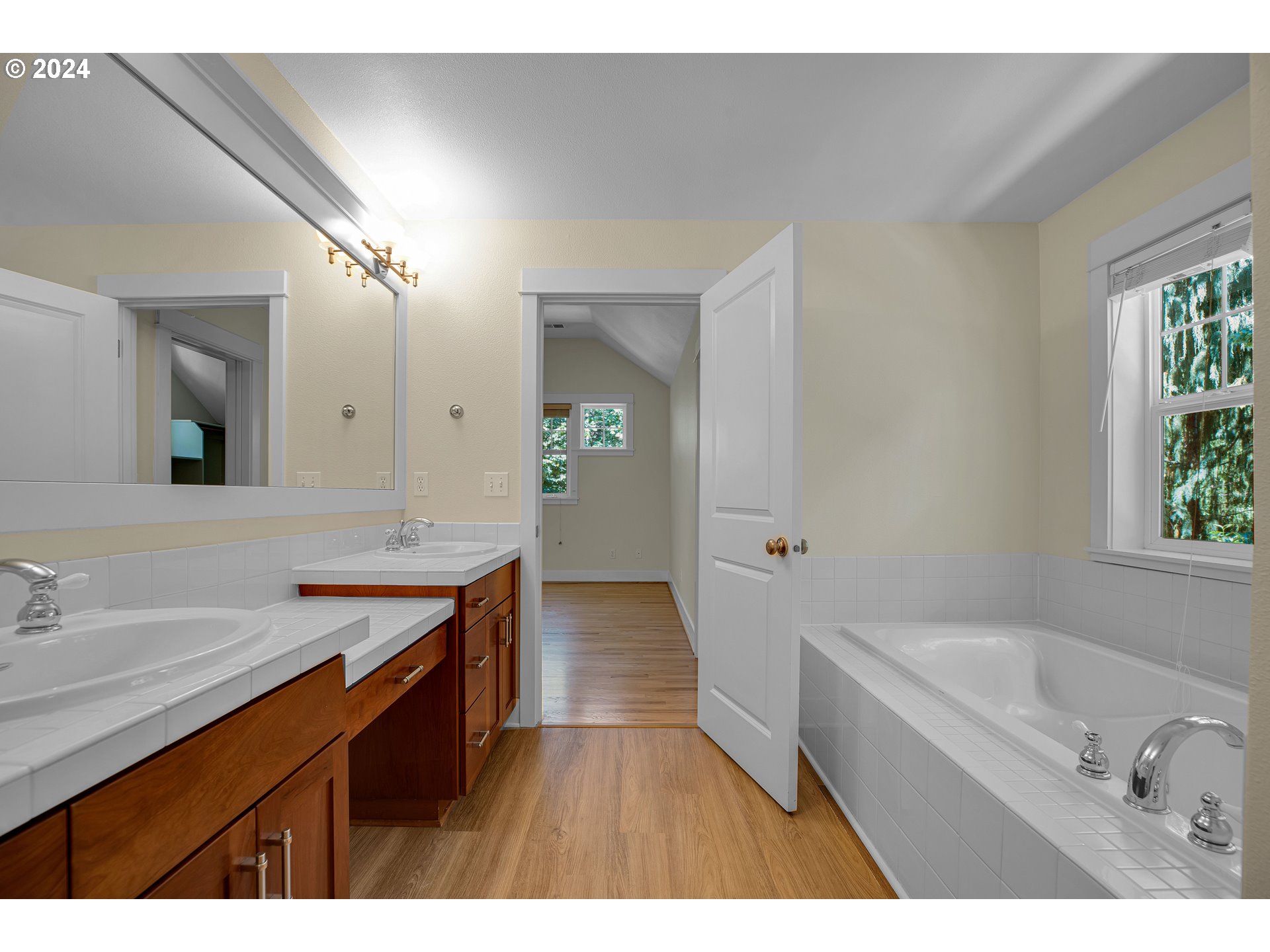 4204 Southwest Alice Street Portland, OR 97219 - Photo 33 of 48 Owner's Suite Bathroom