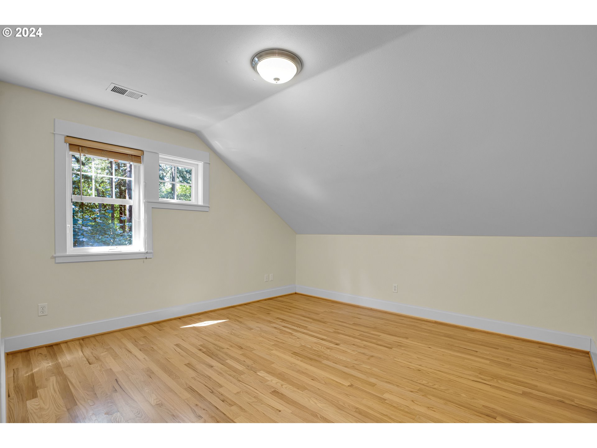 4204 Southwest Alice Street Portland, OR 97219 - Photo 34 of 48 Bedroom