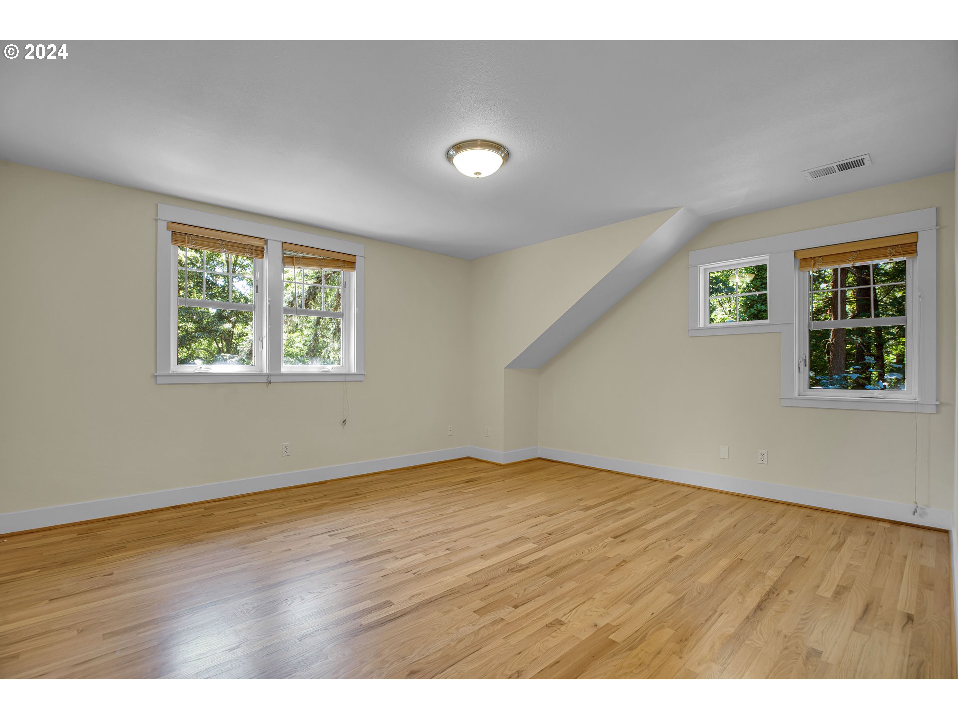 4204 Southwest Alice Street Portland, OR 97219 - Photo 35 of 48 Bedroom