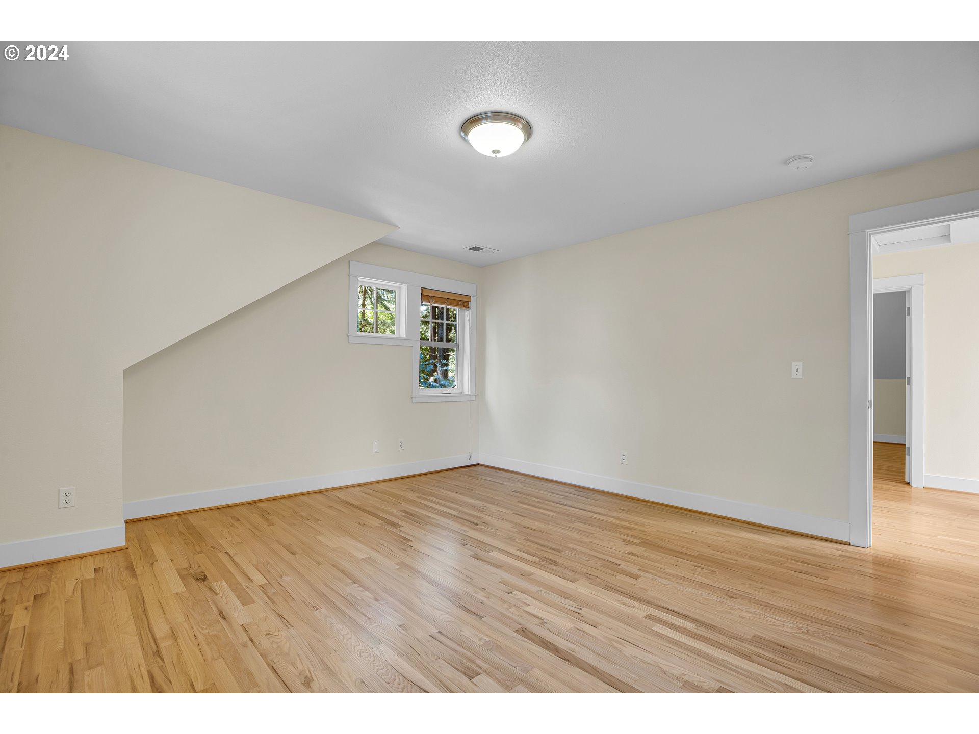 4204 Southwest Alice Street Portland, OR 97219 - Photo 36 of 48 Bedroom