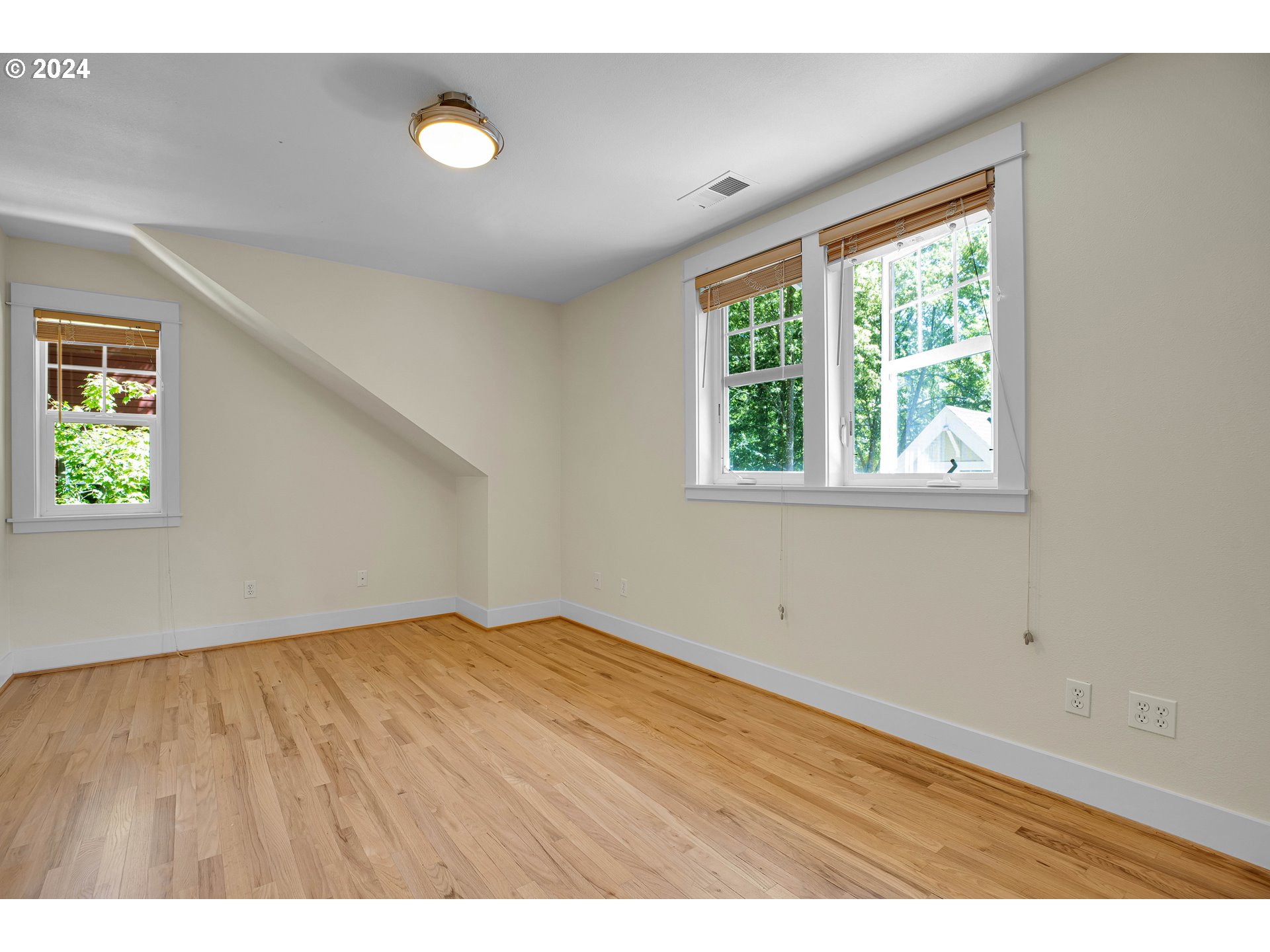 4204 Southwest Alice Street Portland, OR 97219 - Photo 37 of 48 Bedroom