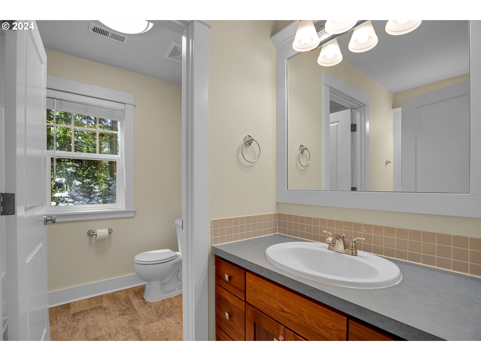 4204 Southwest Alice Street Portland, OR 97219 - Photo 39 of 48 Bathroom