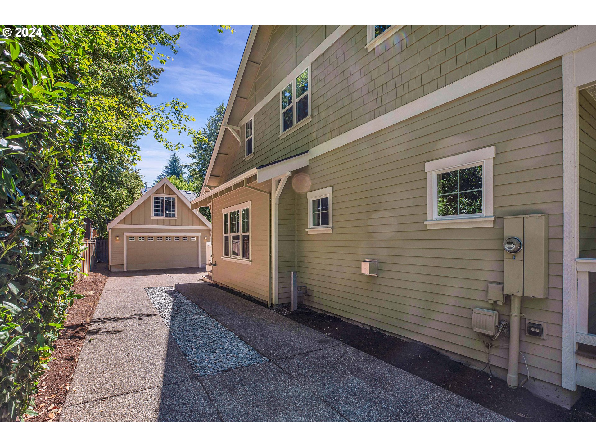 4204 Southwest Alice Street Portland, OR 97219 - Photo 41 of 48 Gallery Image 41