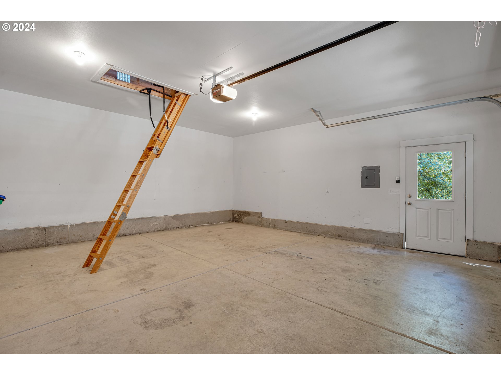4204 Southwest Alice Street Portland, OR 97219 - Photo 44 of 48 Gallery Image 44