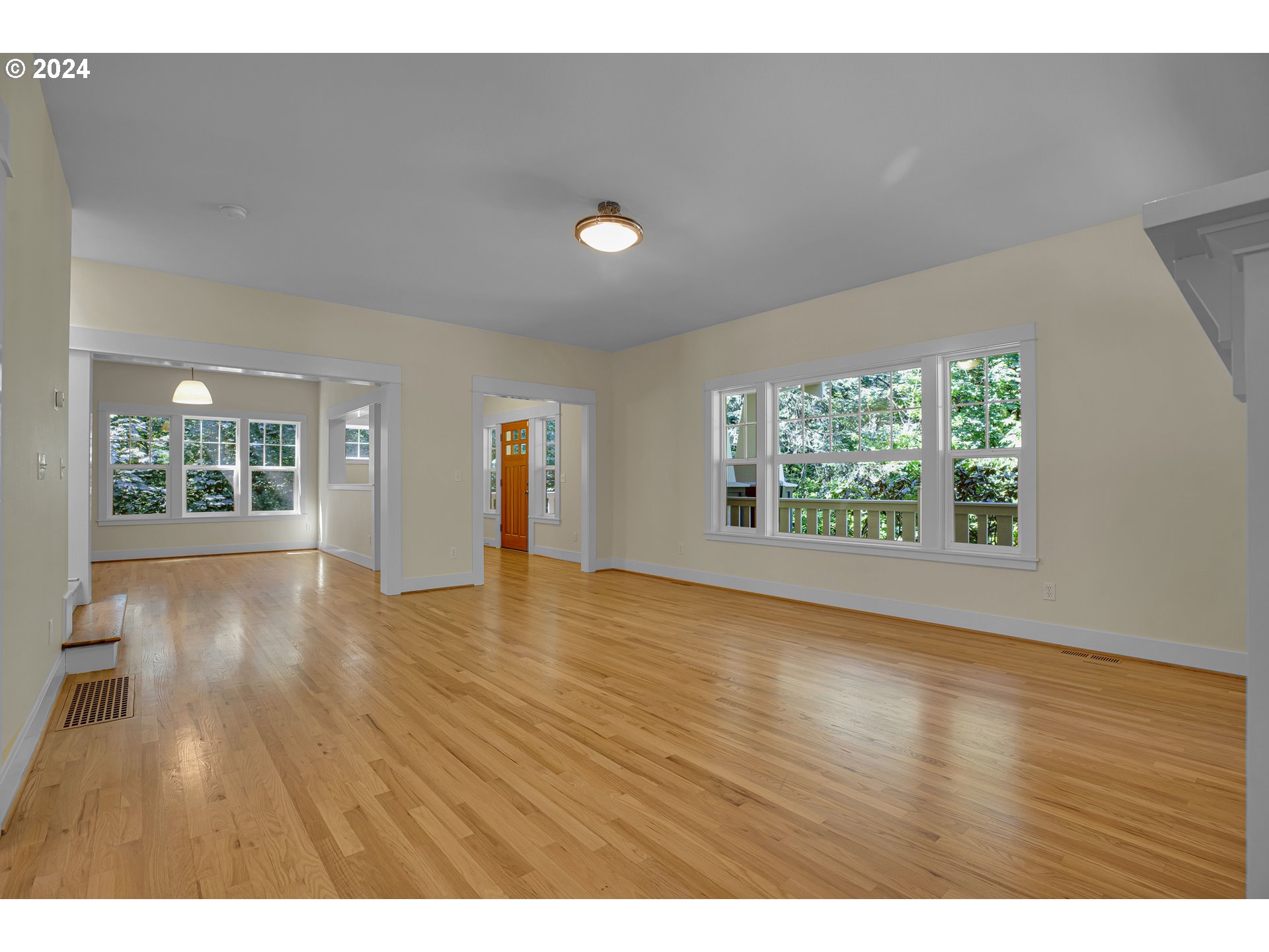 4204 Southwest Alice Street Portland, OR 97219 - Photo 6 of 48 Gallery Image 6