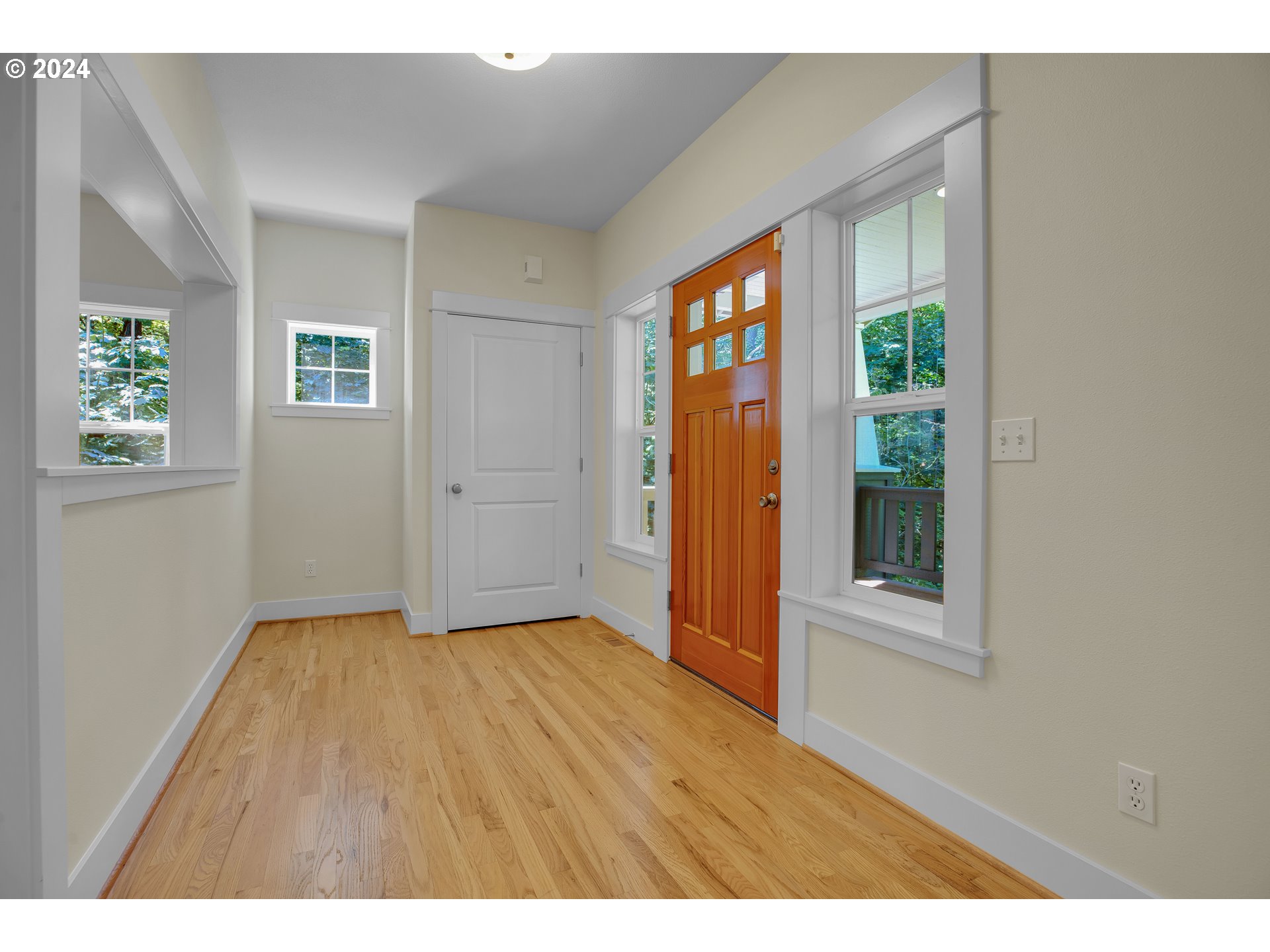 4204 Southwest Alice Street Portland, OR 97219 - Photo 7 of 48 Gallery Image 7