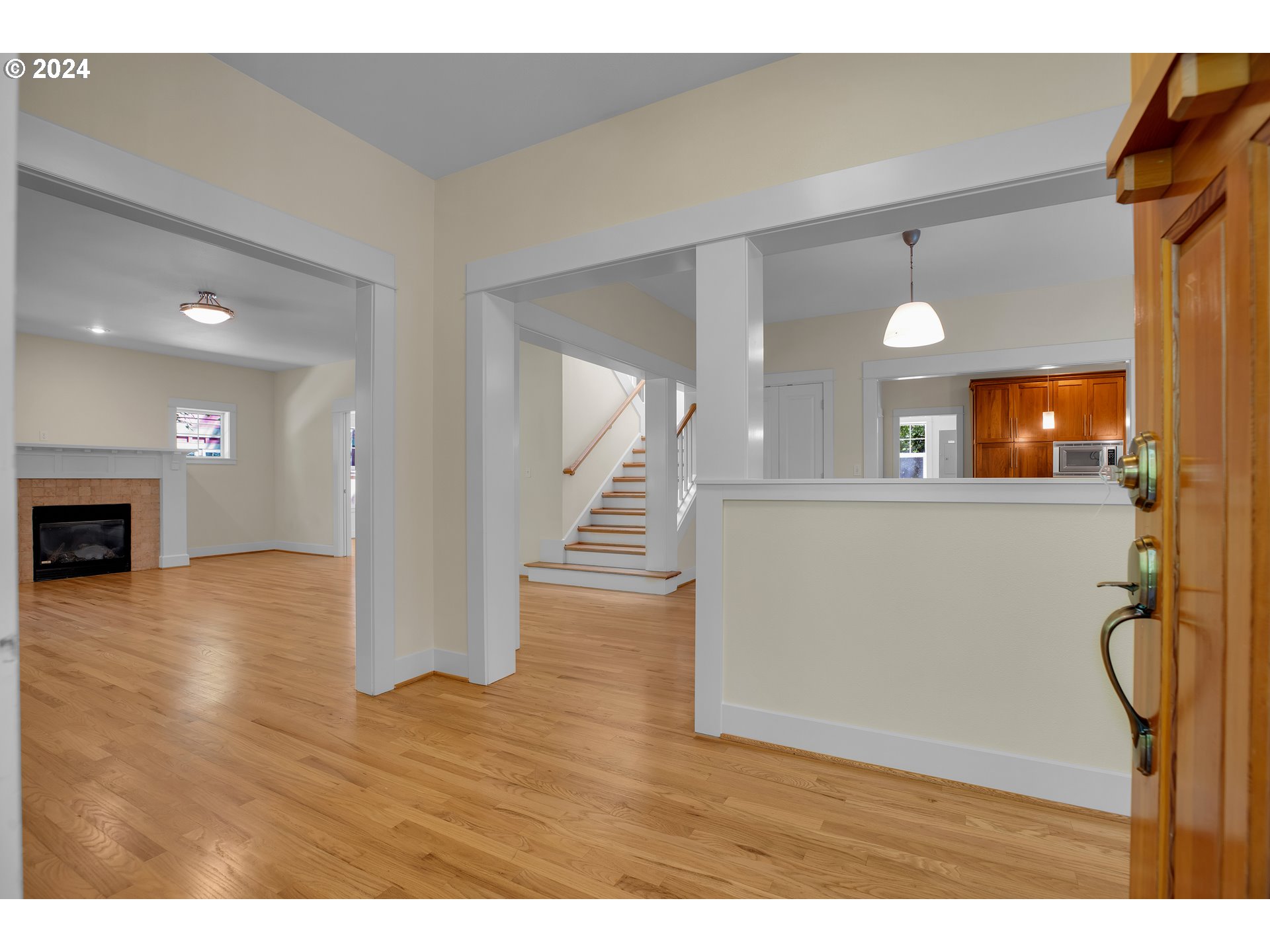 4204 Southwest Alice Street Portland, OR 97219 - Photo 8 of 48 Gallery Image 8