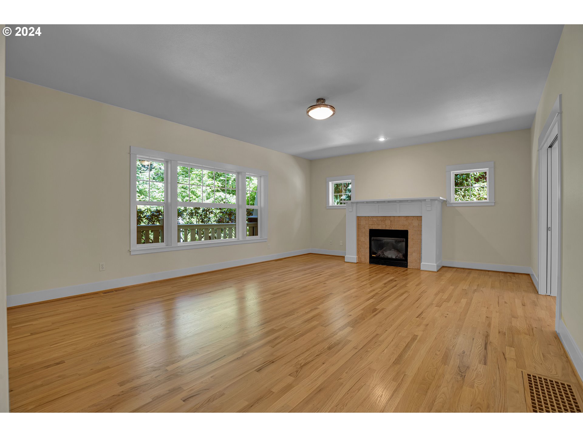 4204 Southwest Alice Street Portland, OR 97219 - Photo 10 of 48 Gallery Image 10
